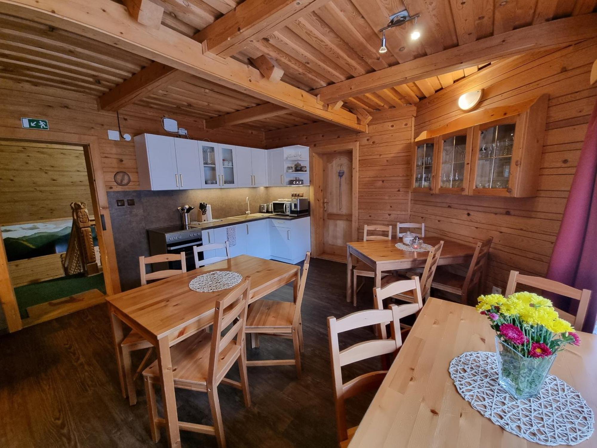 Apartmany Kubinska Hola โดลนีคูบีน ภายนอก รูปภาพ